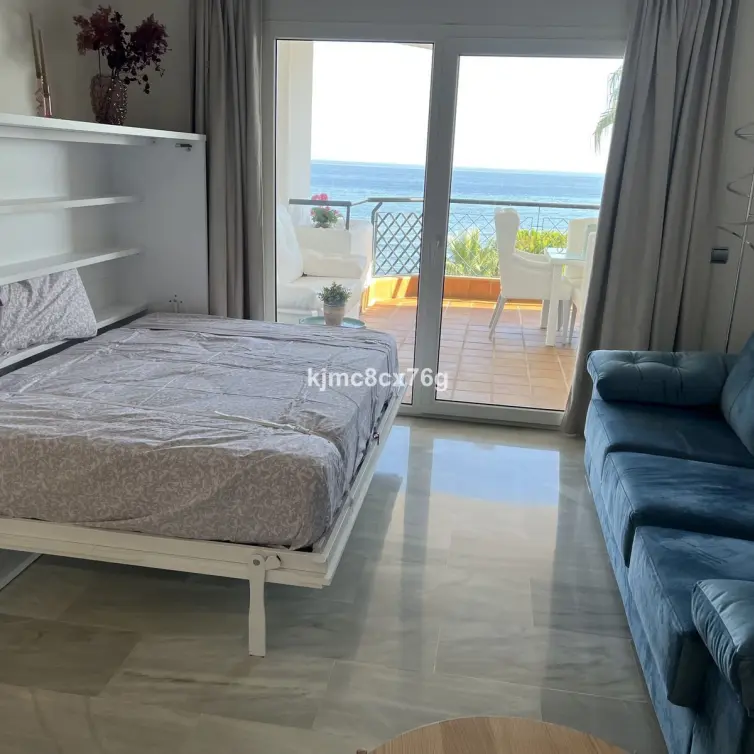 Sale of middle floor apartment in Calahonda