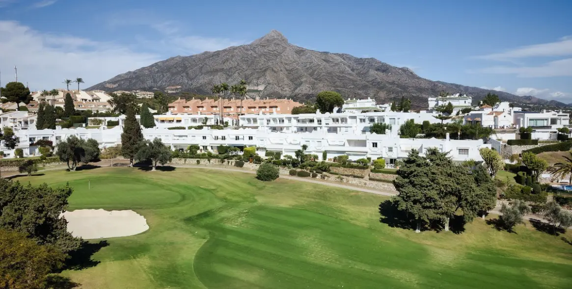 Sale of townhouse in Nueva Andalucía 27