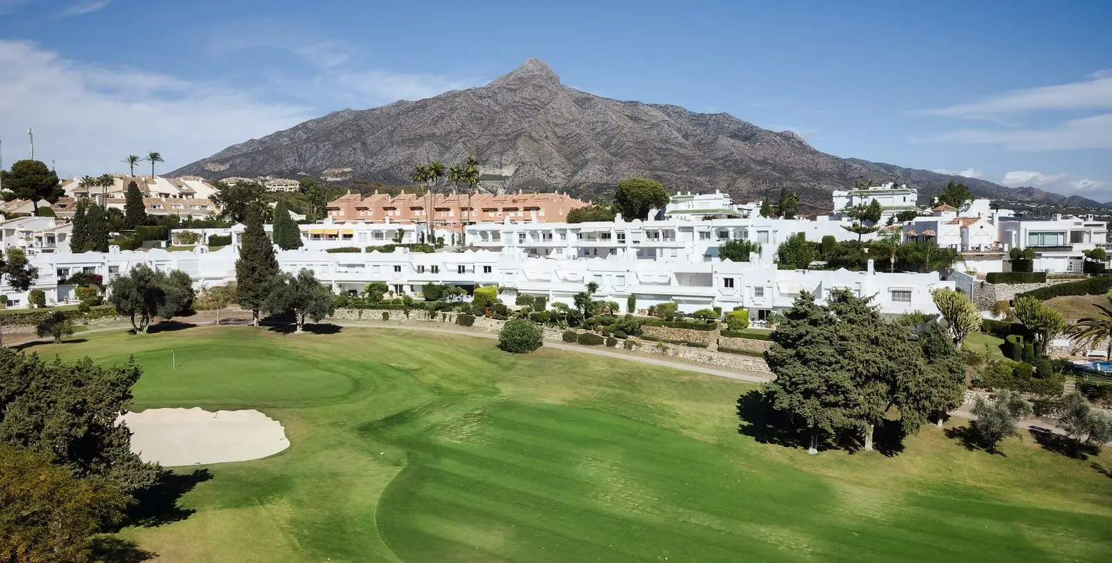 Sale of townhouse in Nueva Andalucía 28