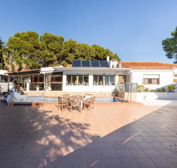 Продажа  отдельно стоящей виллы в Torremolinos