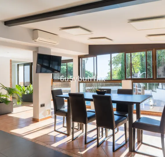 Продажа  отдельно стоящей виллы в Torremolinos