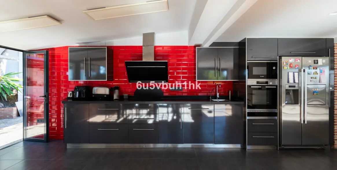 Продажа  отдельно стоящей виллы в Torremolinos 10