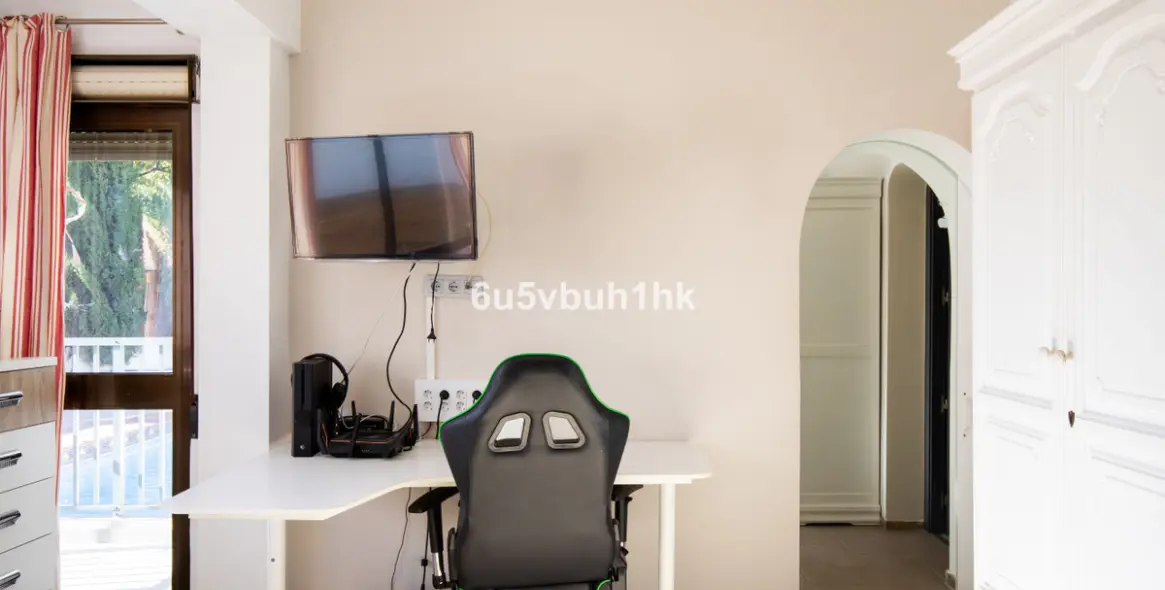 Продажа  отдельно стоящей виллы в Torremolinos 13