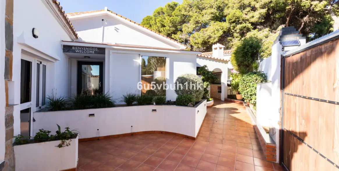 Sale of detached villa in Torremolinos 28