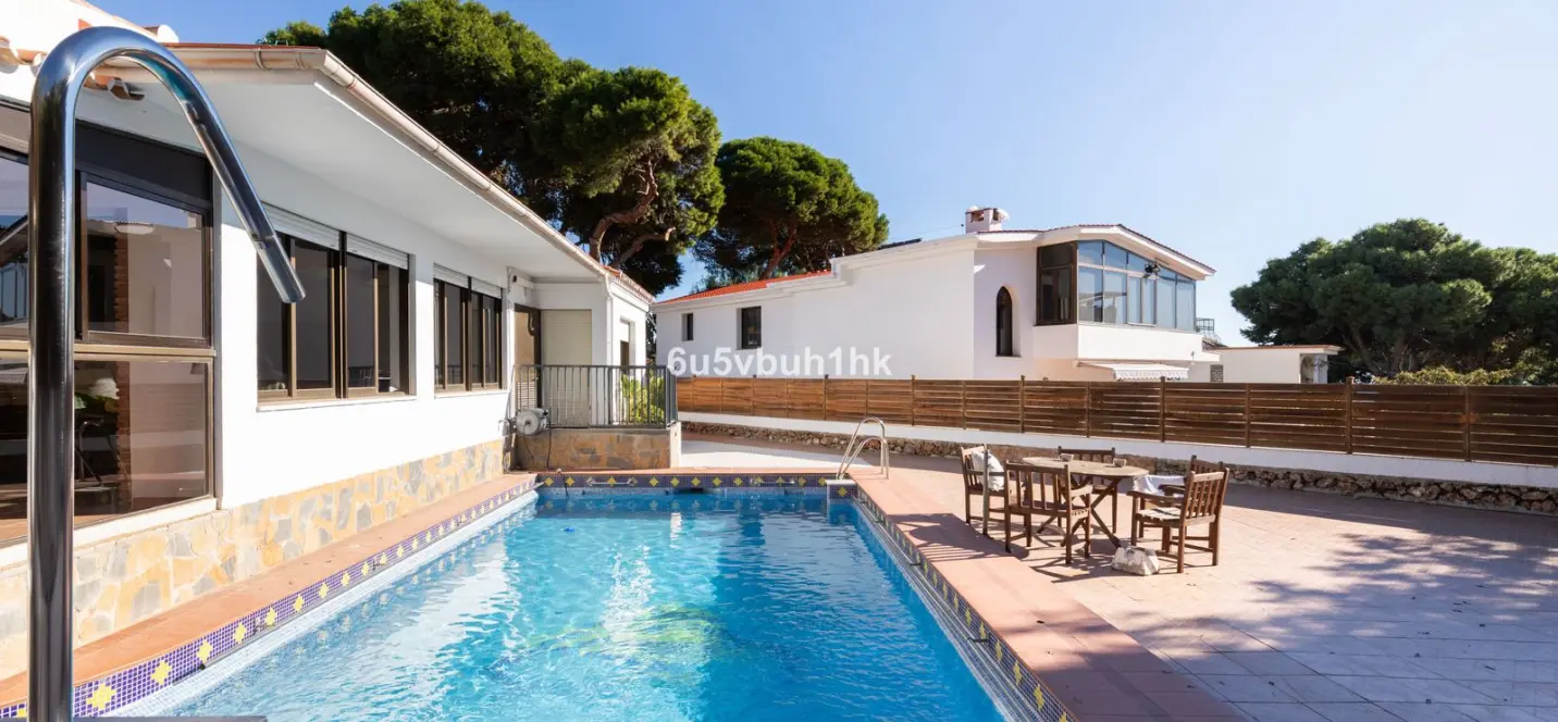 Sale of detached villa in Torremolinos 0