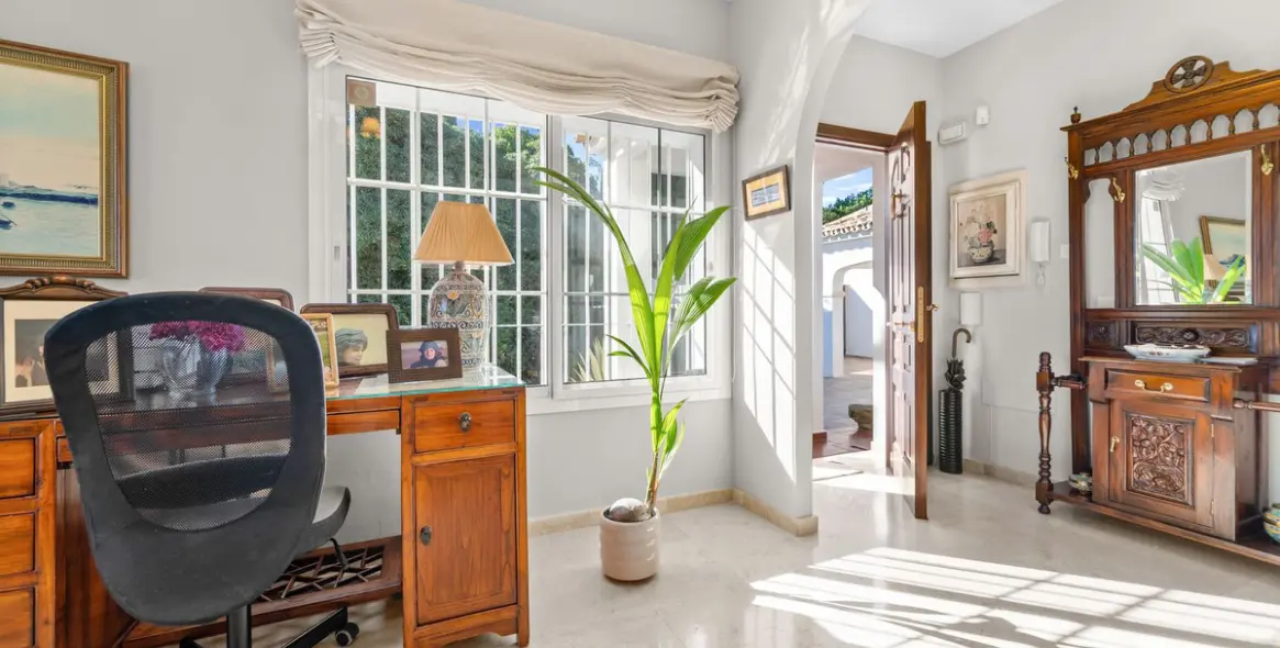 Продажа  отдельно стоящей виллы в Mijas 10