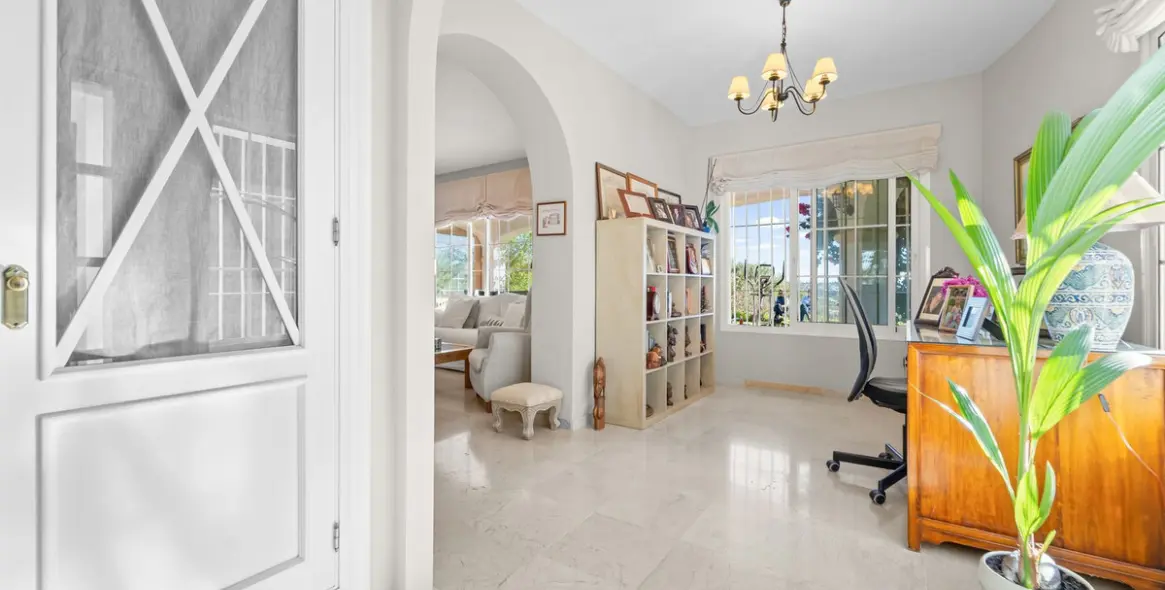 Продажа  отдельно стоящей виллы в Mijas 11