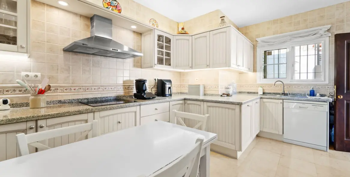 Продажа  отдельно стоящей виллы в Mijas 14