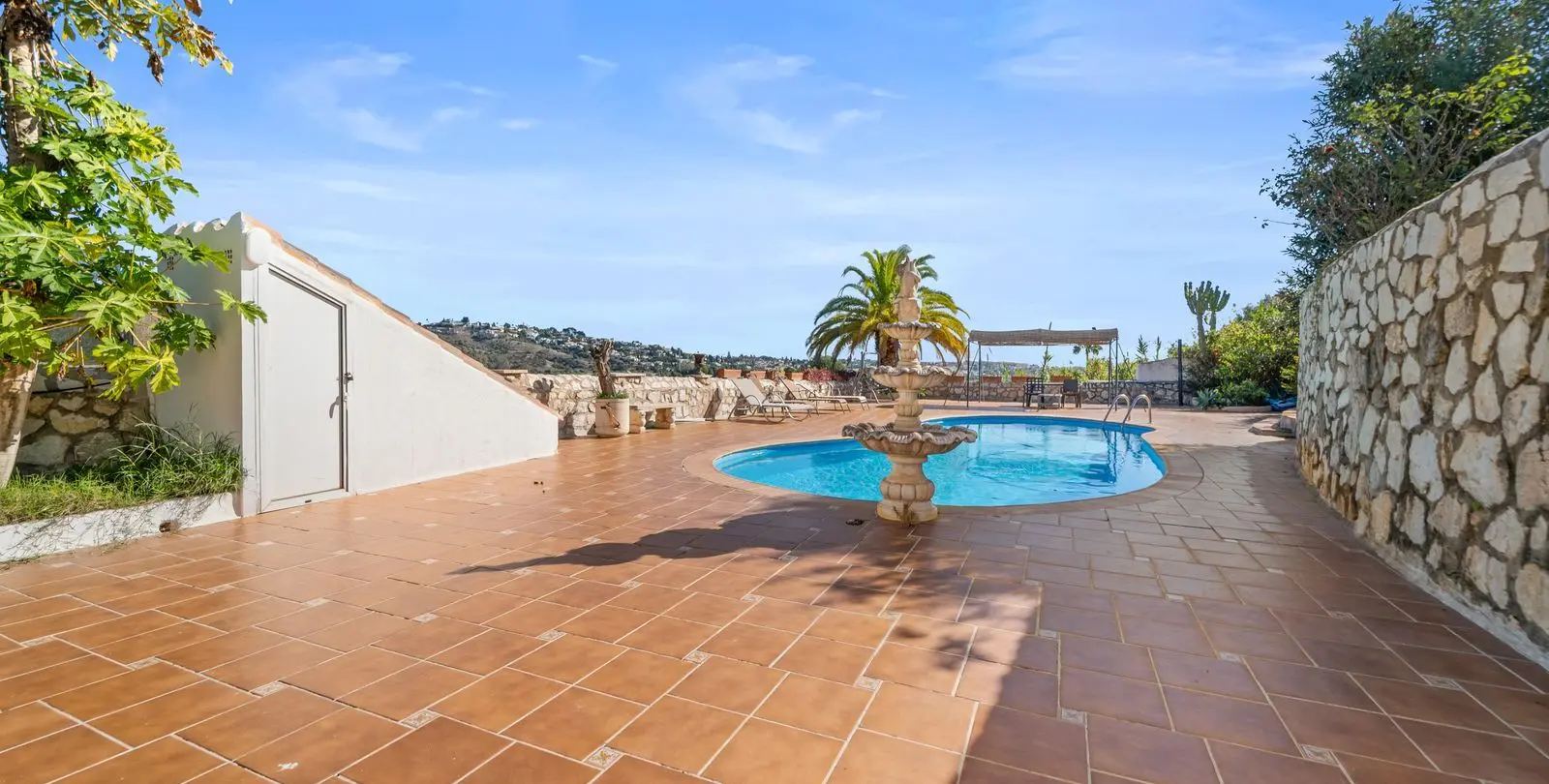 Продажа  отдельно стоящей виллы в Mijas 32