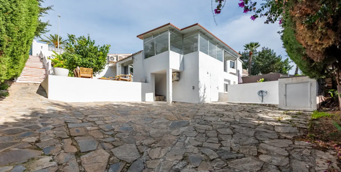 Sale of detached villa in Nueva Andalucía 16