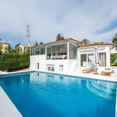 Sale of detached villa in Nueva Andalucía