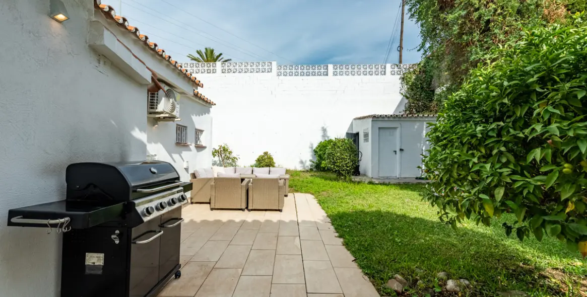 Продажа  отдельно стоящей виллы в Nueva Andalucía 23