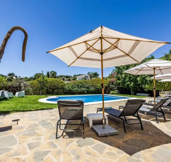 Detached villa R5188036