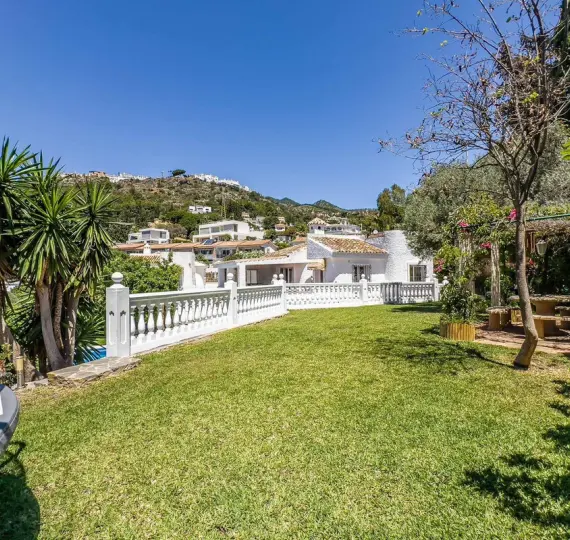 Detached villa R5188036