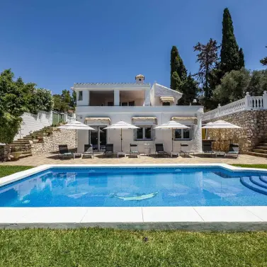 Sale of detached villa in Benalmadena