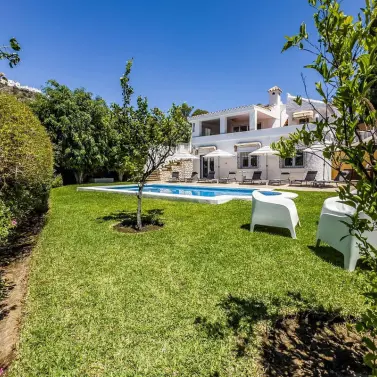 Sale of detached villa in Benalmadena