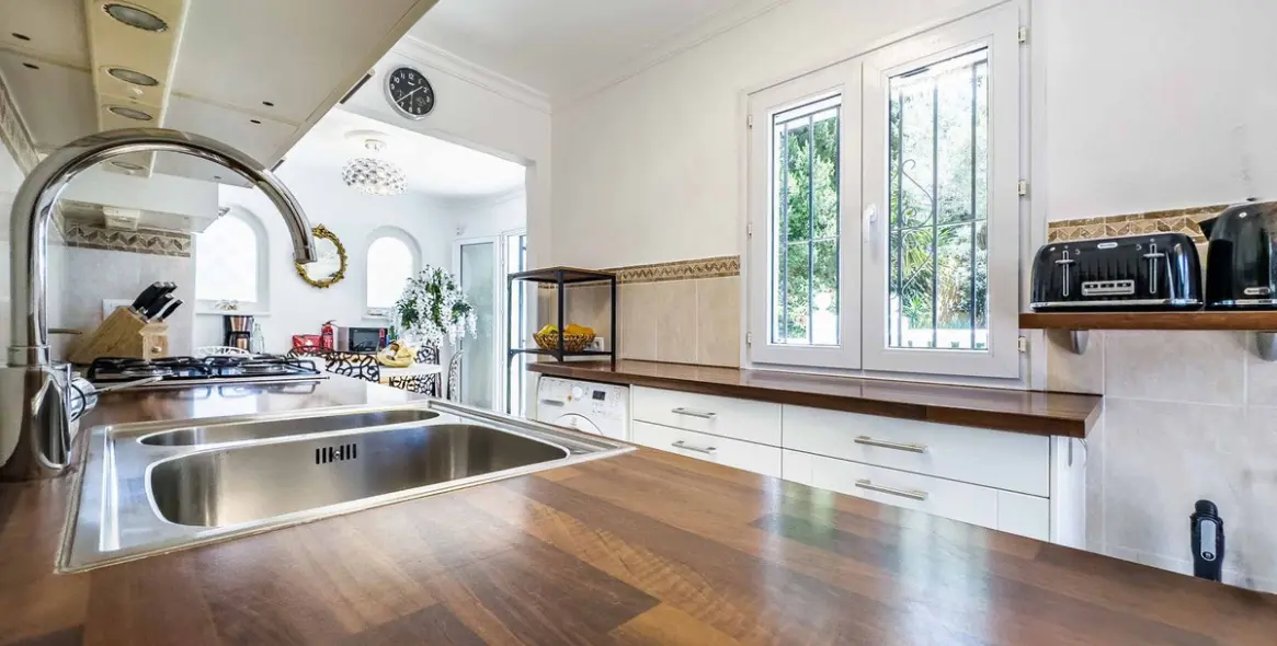 Sale of detached villa in Benalmadena 10