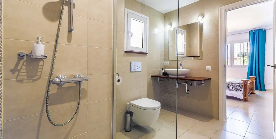 Sale of detached villa in Benalmadena 24