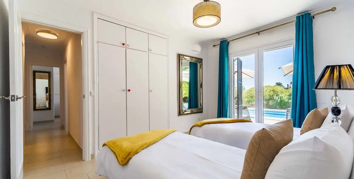 Sale of detached villa in Benalmadena 34