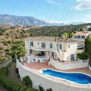 Продажа  отдельно стоящей виллы в Mijas Golf