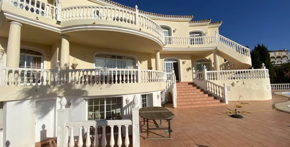 Продажа  отдельно стоящей виллы в Mijas Golf 2