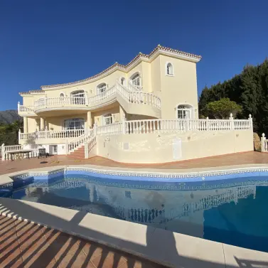 Продажа  отдельно стоящей виллы в Mijas Golf