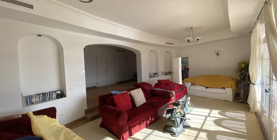 Продажа  отдельно стоящей виллы в Mijas Golf 24