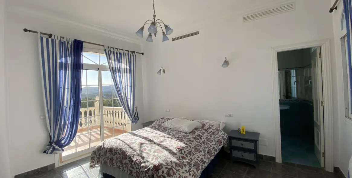 Продажа  отдельно стоящей виллы в Mijas Golf 26