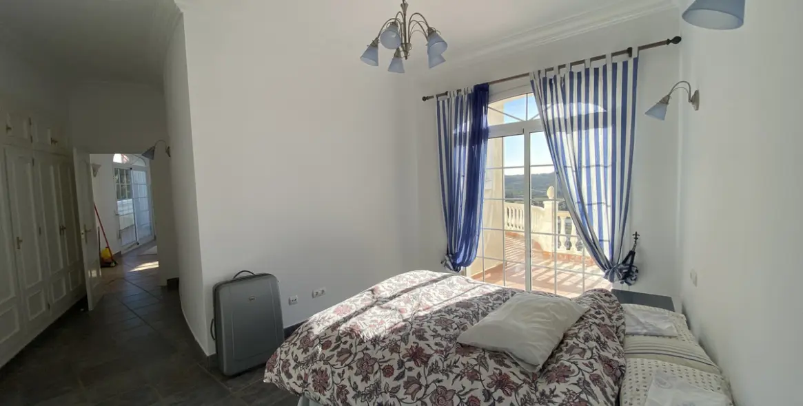 Продажа  отдельно стоящей виллы в Mijas Golf 33