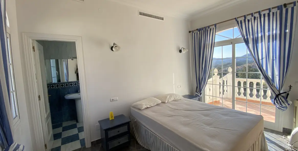 Продажа  отдельно стоящей виллы в Mijas Golf 34