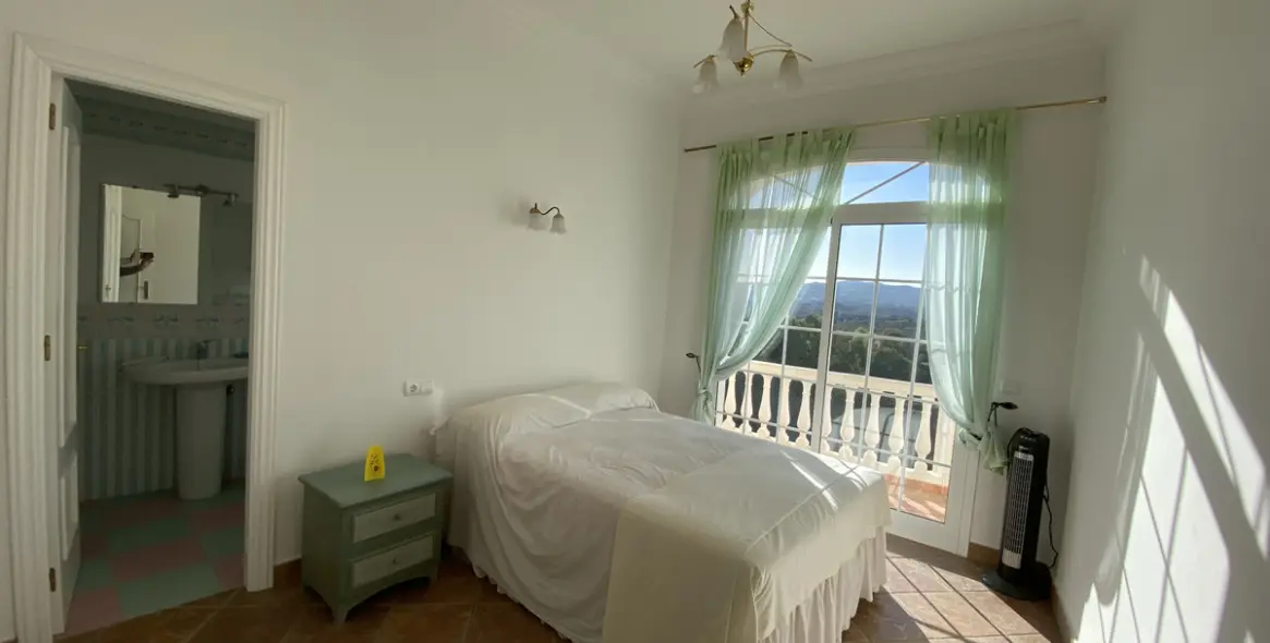 Продажа  отдельно стоящей виллы в Mijas Golf 39