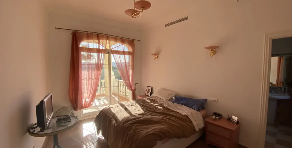 Продажа  отдельно стоящей виллы в Mijas Golf 45