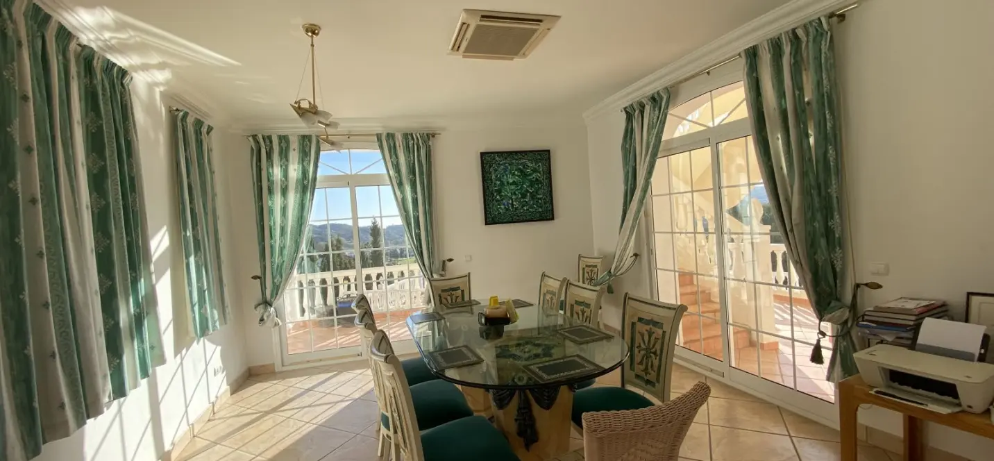 Sale of detached villa in Mijas Golf 3