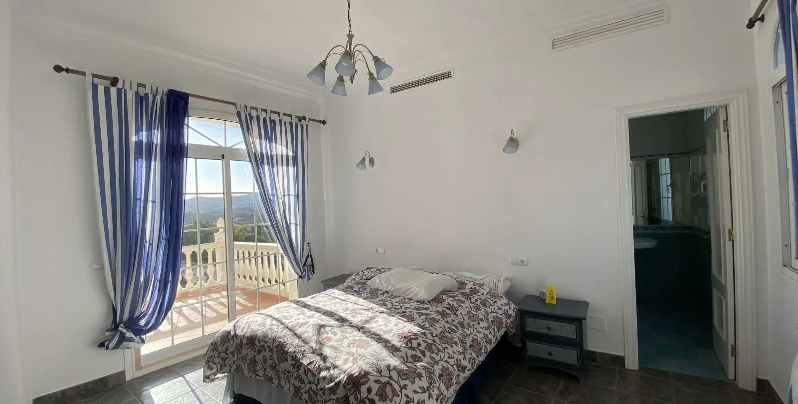 Sale of detached villa in Mijas Golf 26