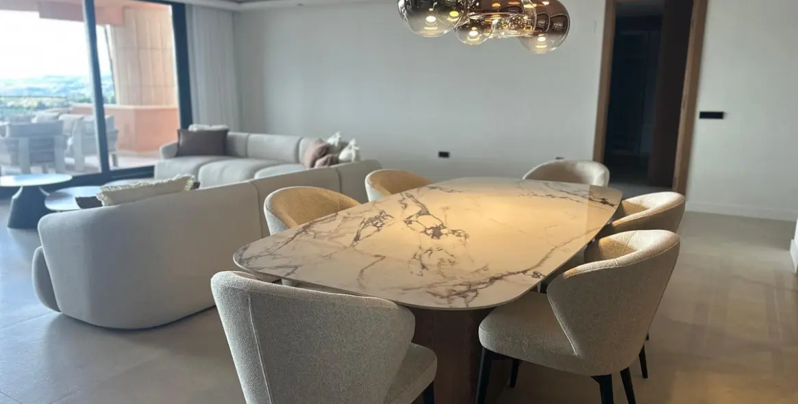 Sale of middle floor apartment in Nueva Andalucía 2