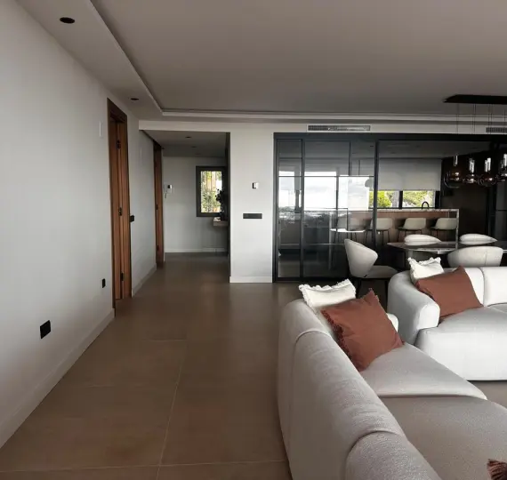 Venta de apartamento en planta media en Nueva Andalucía