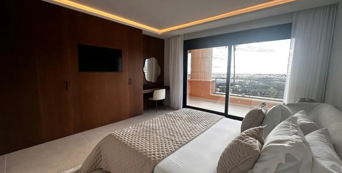 Sale of middle floor apartment in Nueva Andalucía 5