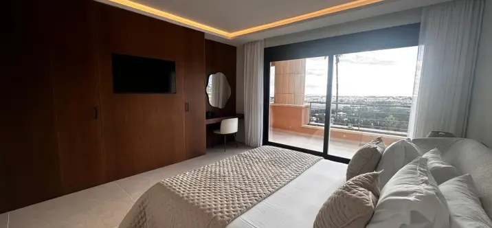 Venta de apartamento en planta media en Nueva Andalucía 4