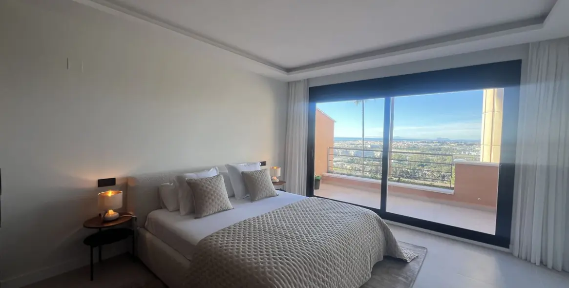 Sale of middle floor apartment in Nueva Andalucía 14