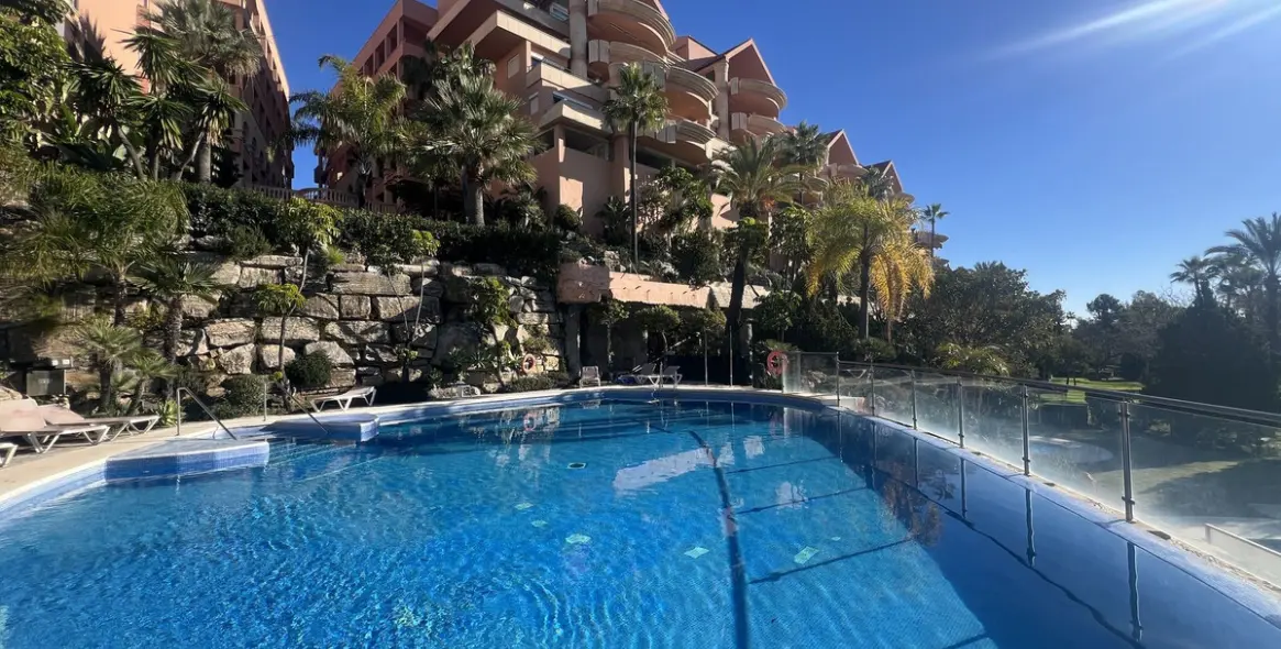 Sale of middle floor apartment in Nueva Andalucía 22