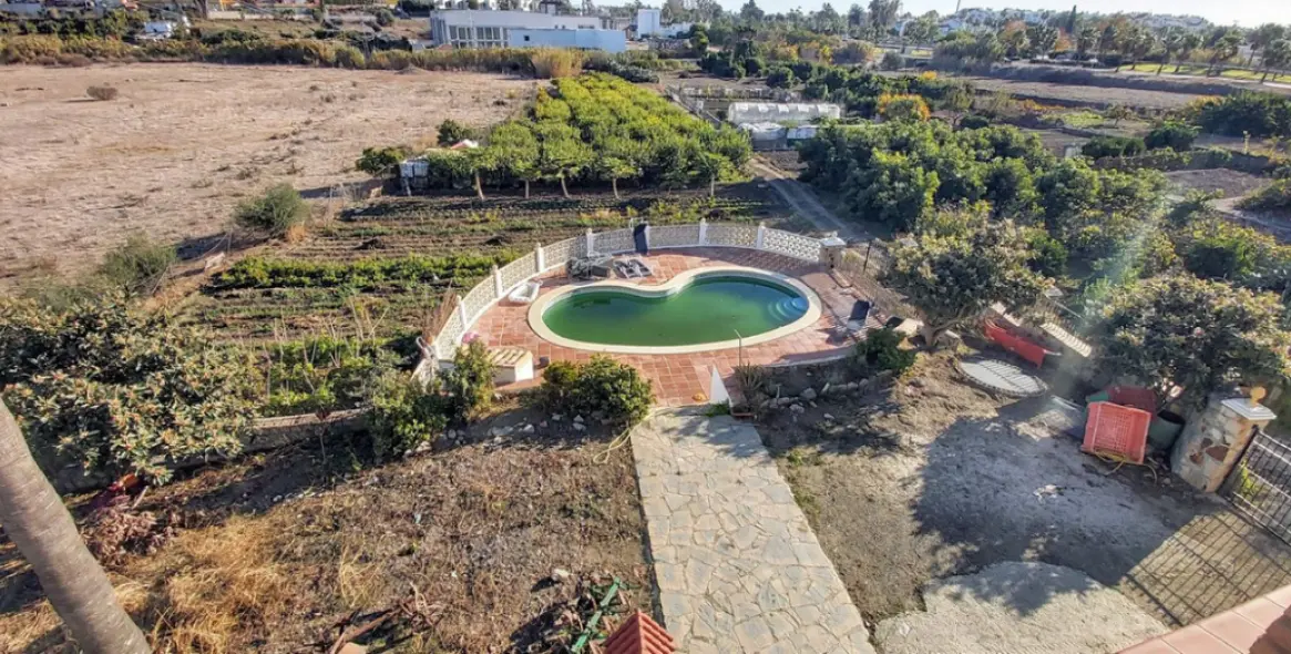 Продажа  отдельно стоящей виллы в Cancelada 6