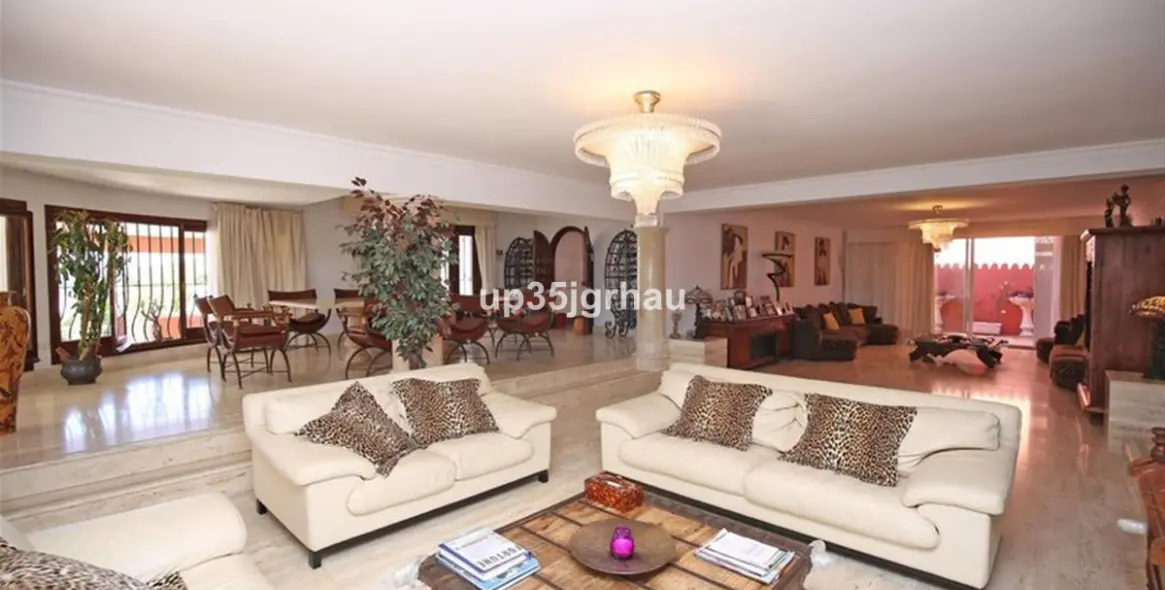 Venta de villa independiente en Estepona 3