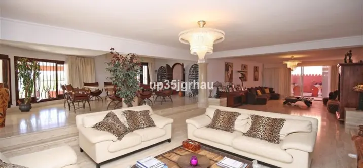 Venta de villa independiente en Estepona 2