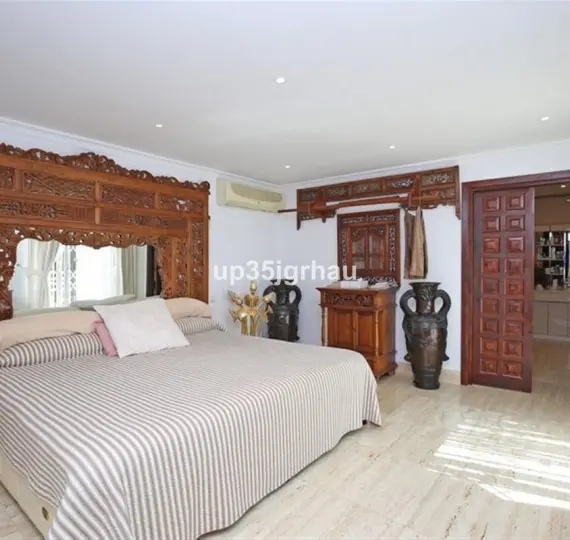 Venta de villa independiente en Estepona