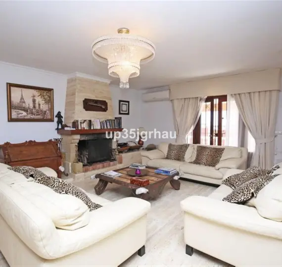 Venta de villa independiente en Estepona