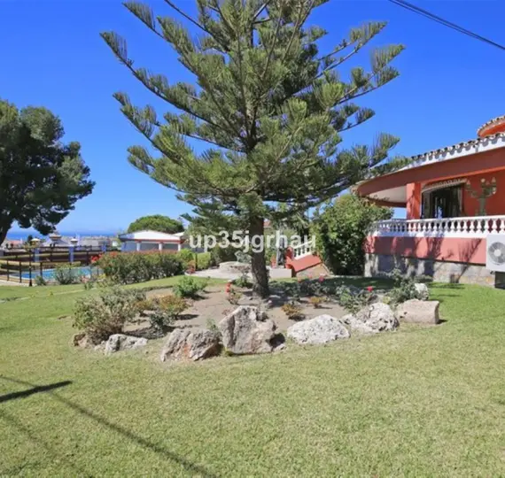 Venta de villa independiente en Estepona