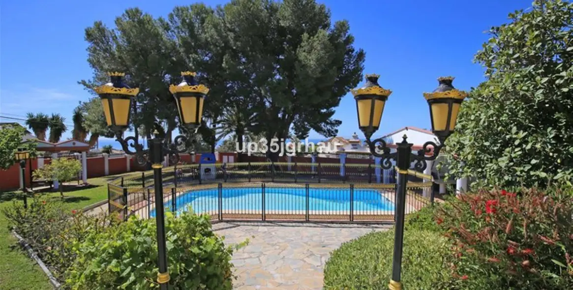Venta de villa independiente en Estepona 8
