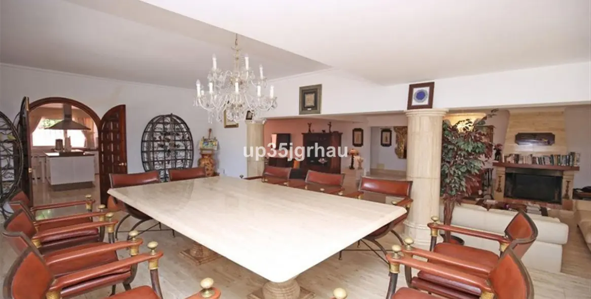 Venta de villa independiente en Estepona 20