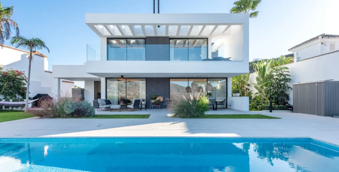 Venta de villa independiente en Cerros del Aguila 1