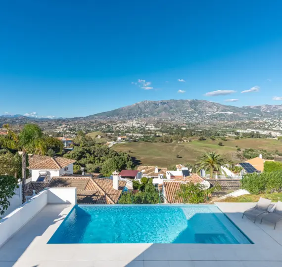 Venta de villa independiente en Cerros del Aguila